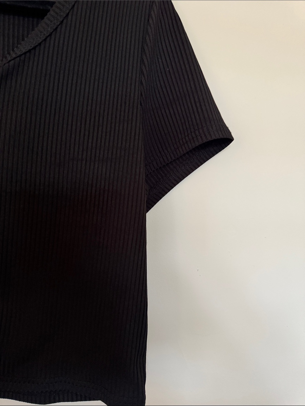ROMWE Black Ribbed Button-Front Crop Top - Picture 4 of 5